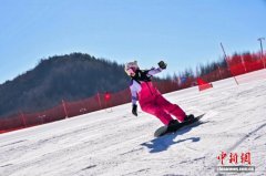 湖北神农架开启新雪季 激活冬季消费